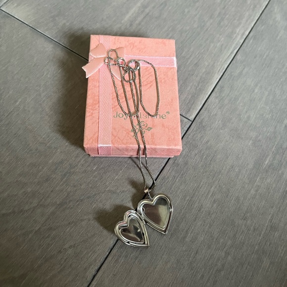 Gorgeous sparkly silver locket - Picture 3 of 4